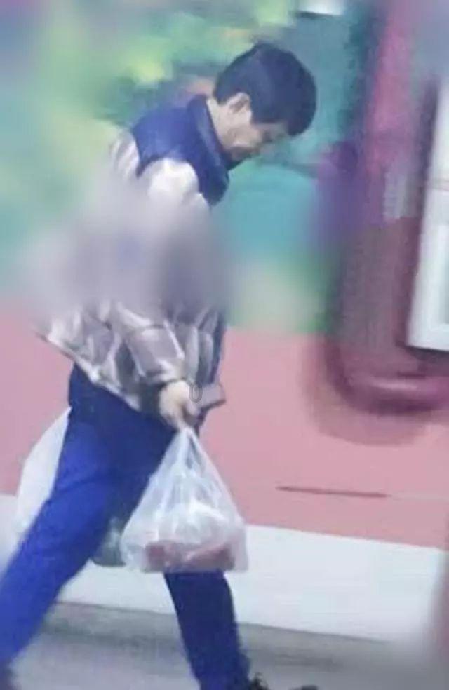 一觉醒来:中学举办春节联欢晚会,奖品是免做本次寒假作业